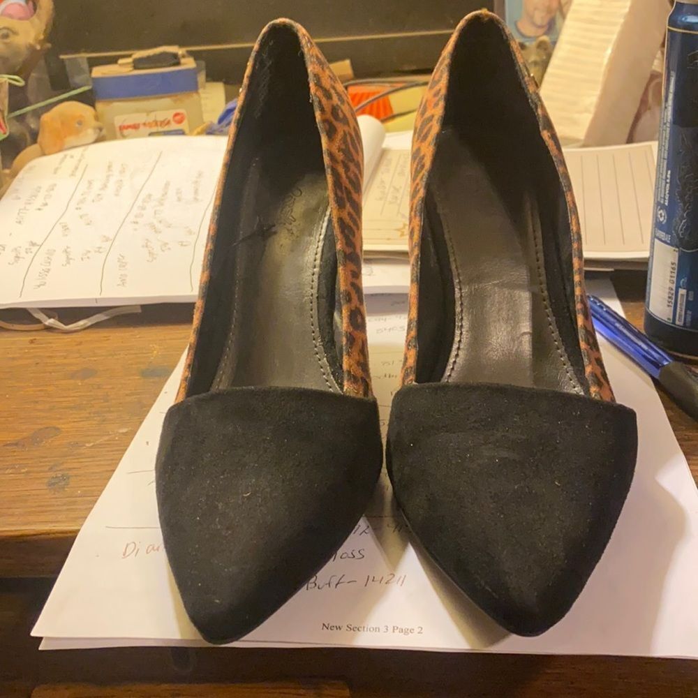 Jaclyn Smith leopard pumps sz. 8